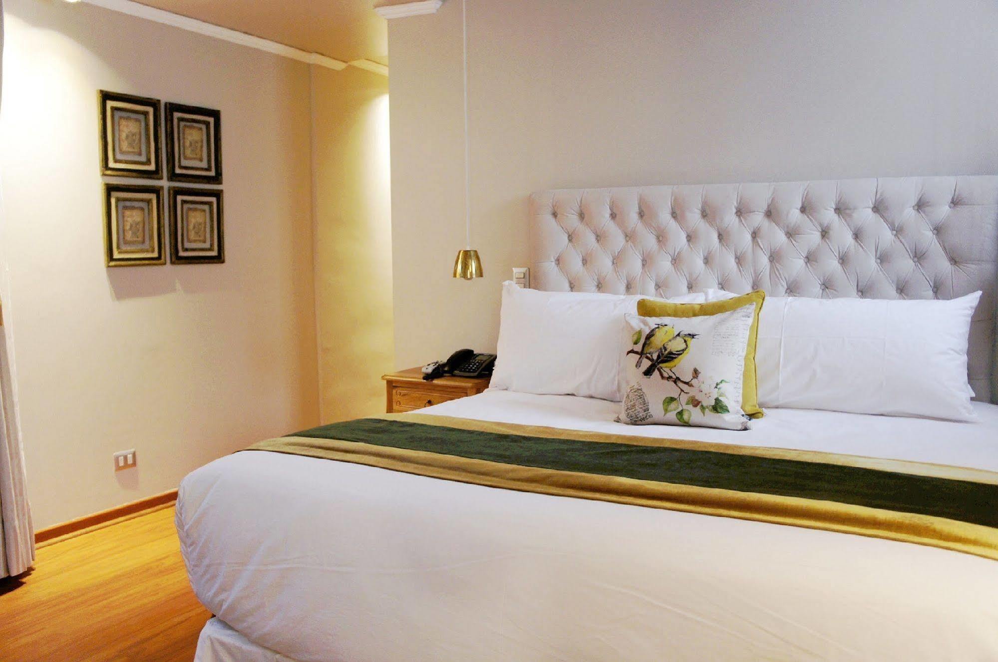 Quiral Hotel Boutique Сантьяго Экстерьер фото